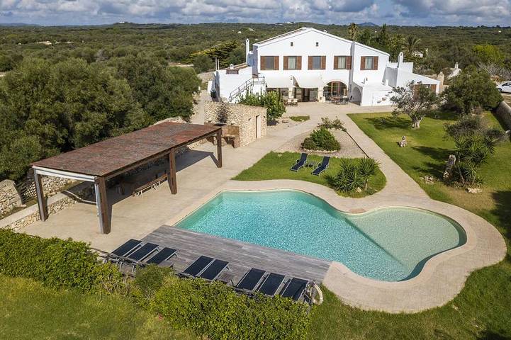 Gîte pour 16 personnes, avec Terrasse et Jardin à Ciutadella