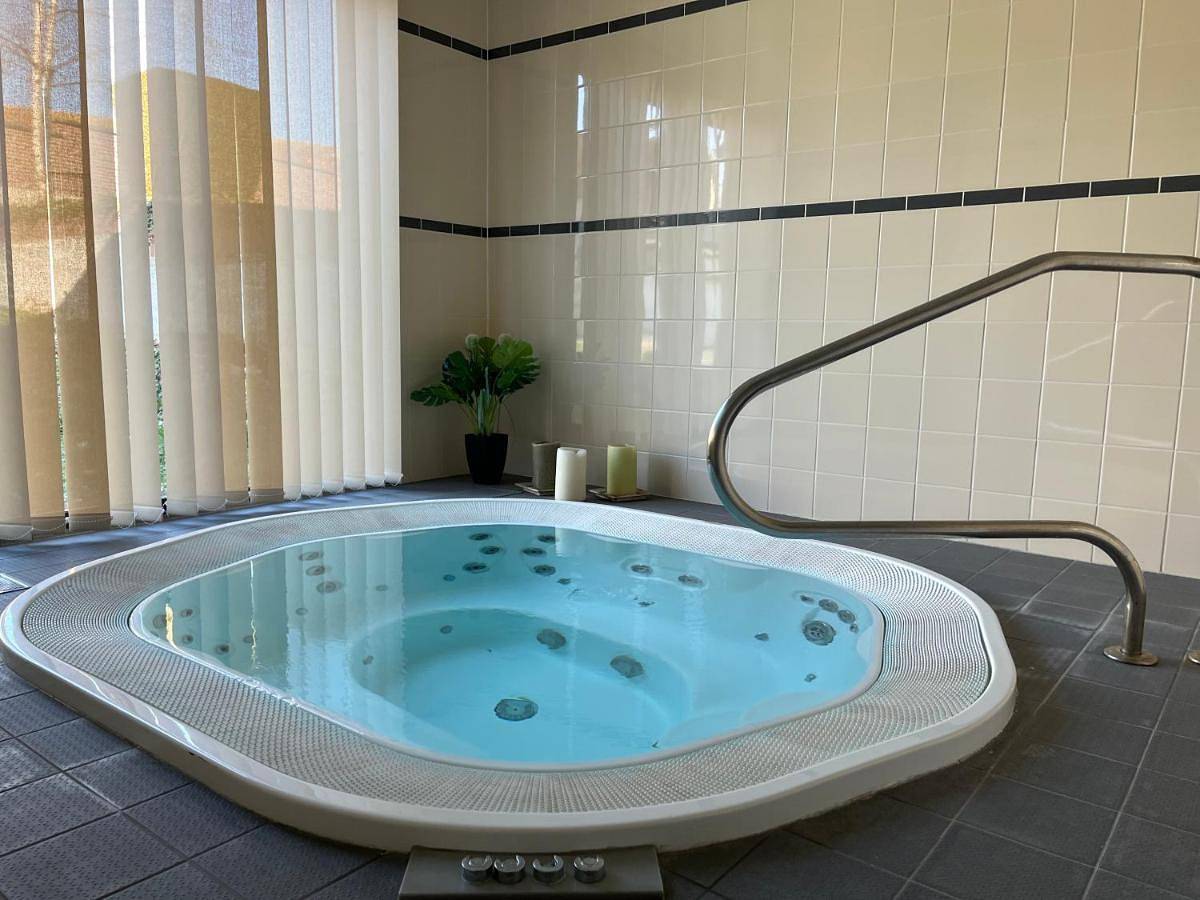 Magnifique Villa avec Jacuzzi in Crécy-en-Ponthieu, Région d'Abbeville
