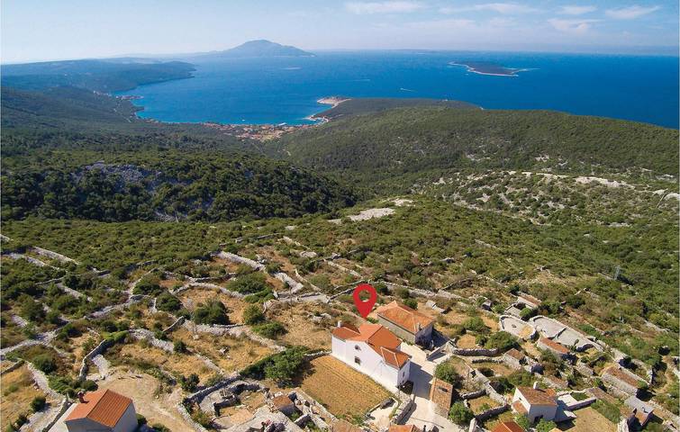 Gemütliche 1-Zimmer-Wohnung mit Terrasse, WLAN und Parkplatz in der Nähe des Tiha-Strandes in Vidovići, Martinscica