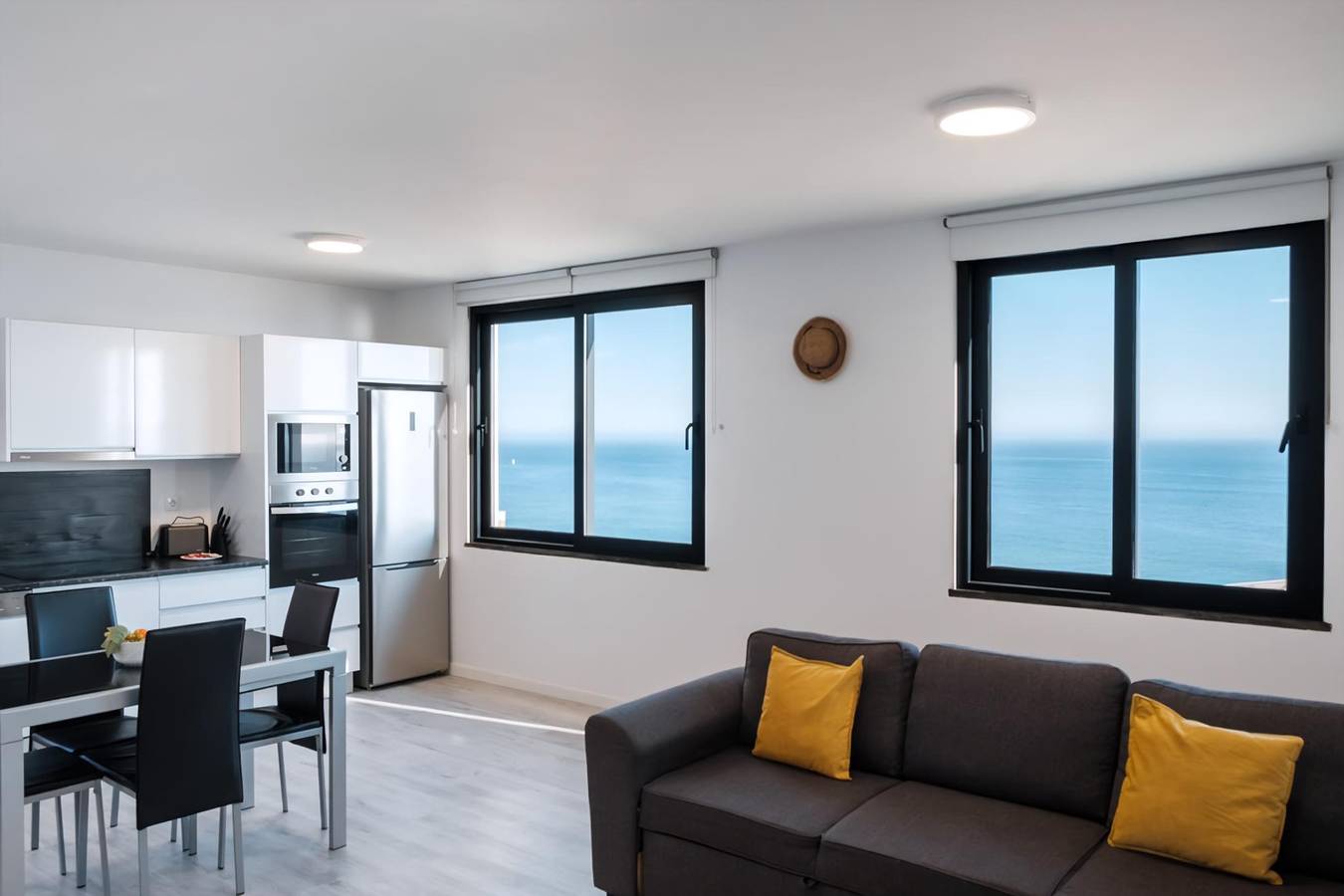 Ganze Wohnung, Ferienwohnung für 6 Personen mit Balkon in Câmara de Lobos, Madeira