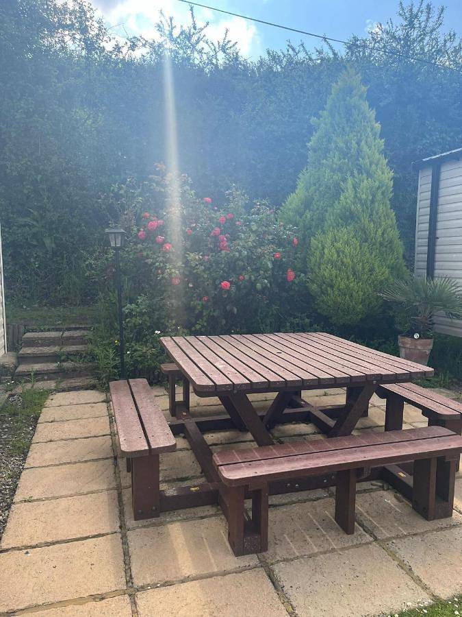 Camping for 8 people, with Hot tub and Terrace as well as Garden and Pool in Hastings