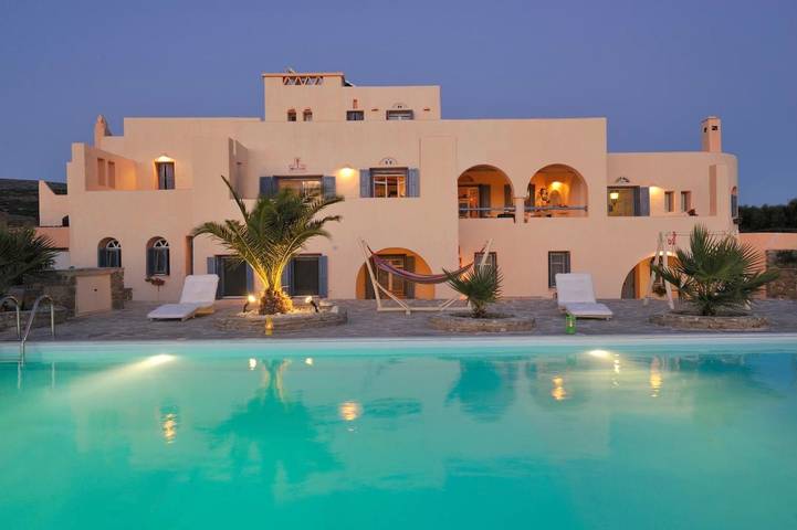Villa pour 6 personnes, avec jardin ainsi que vue et piscine dans Paros