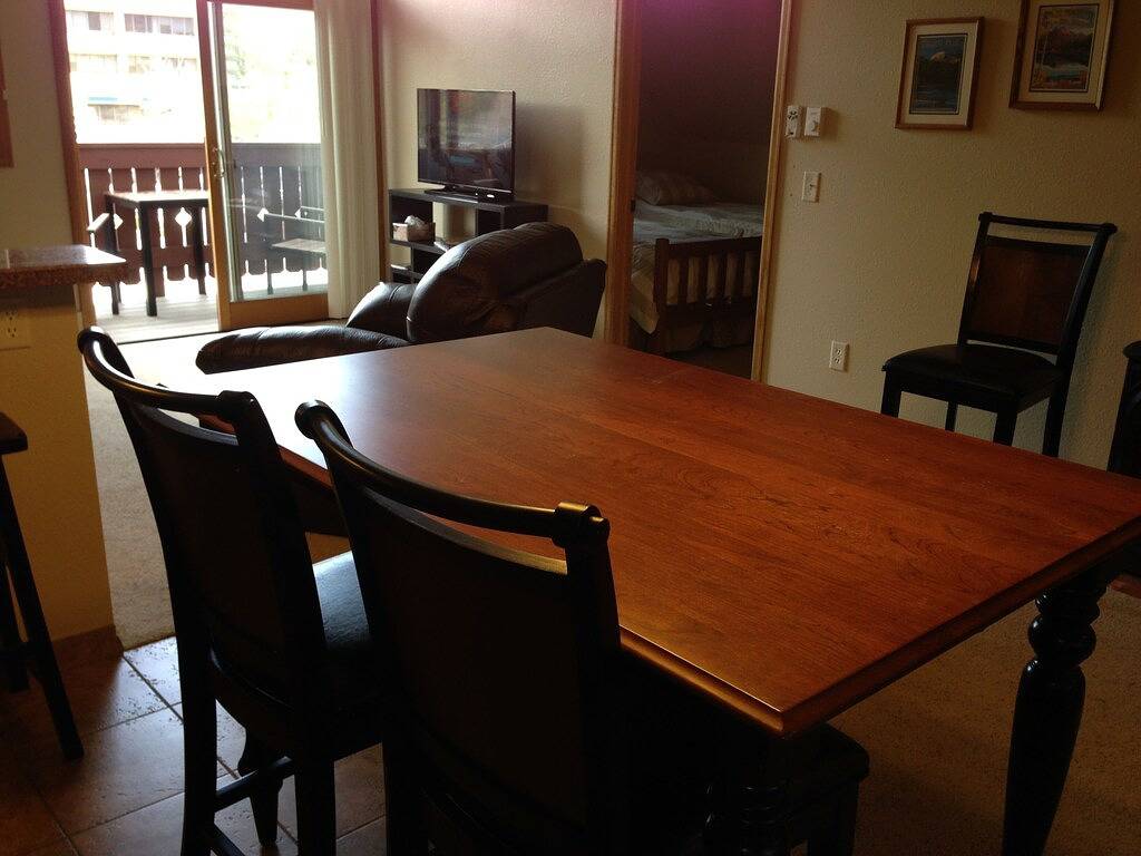 Ganze Wohnung, Schönes 2 Schlafzimmer Loft im Herzen der Innenstadt Jetzt mit Klimaanlage. in Estes Park, Larimer County