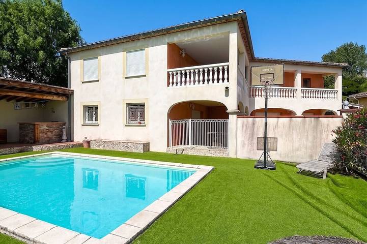 Location de vacances pour 6 personnes, avec Balcon et Jacuzzi à Monclar-de-Quercy