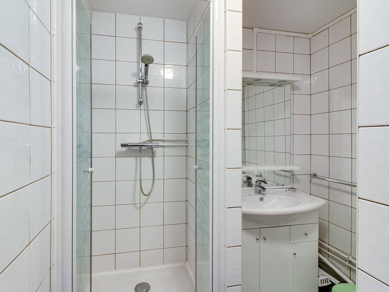 Entire studio, Cozy Studio with Cabin, Sleeps 4, South-Facing Balcony, Ski-In/Ski-Out, Near Amenities in La Mongie, Bagnères-de-Bigorre