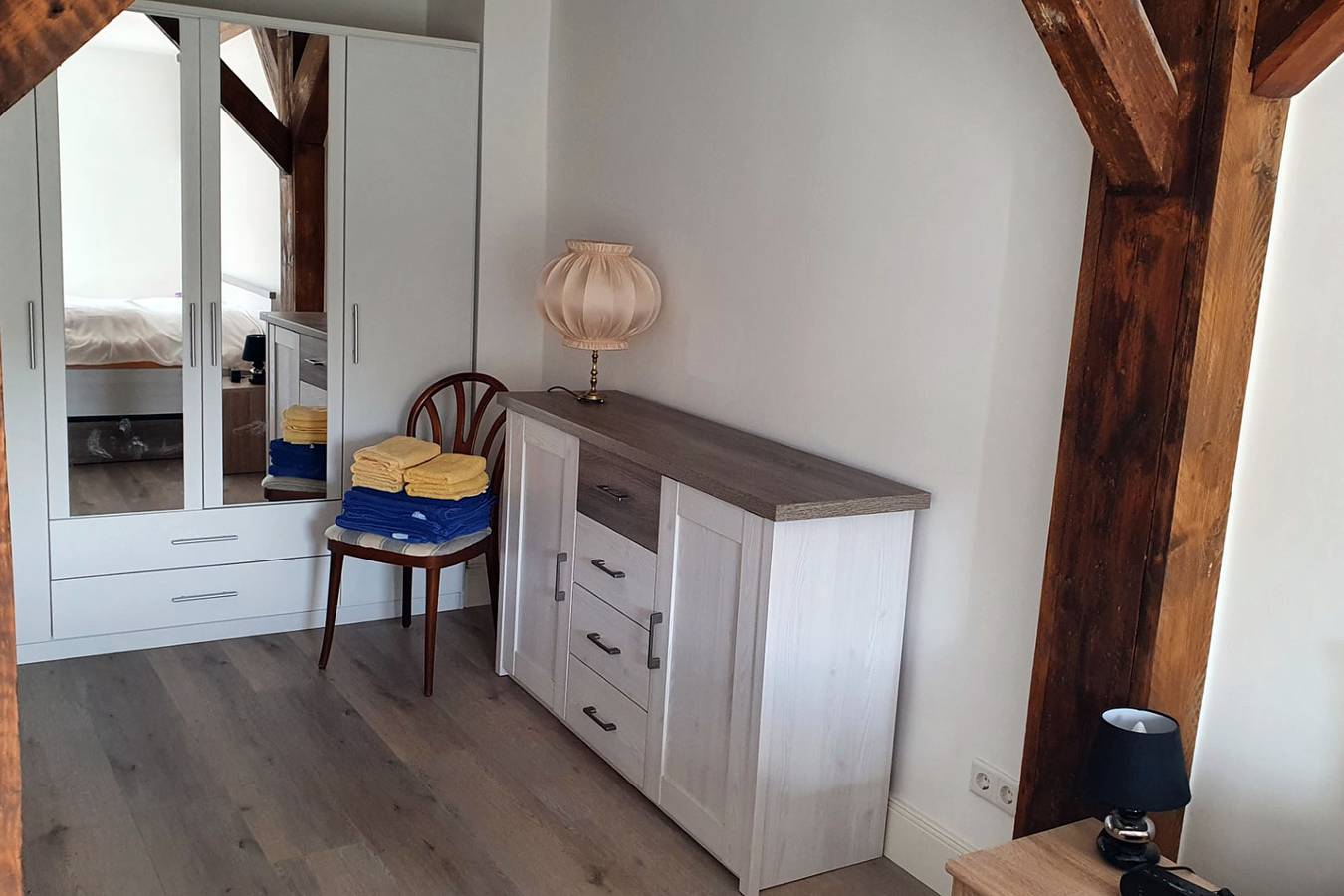 Ganze Wohnung, Ferienwohnung Dg Rechts - Lychen" mit Seeblick, Gemeinschaftsterrasse und Wlan in Lychensee, Lychen