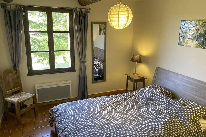 Location de vacances pour 13 personnes, avec terrasse et jardin à Niozelles - 3