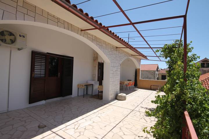 Ferienwohnung für 6 Personen, mit Balkon/Terrasse, mit Haustier in Baska Voda