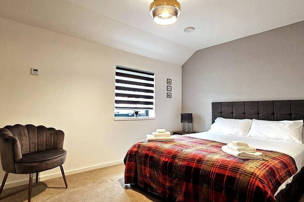 3 Bed House - Sleeps 5 - Garden - Parking - Wifi in Drumnadrochit, Highlands