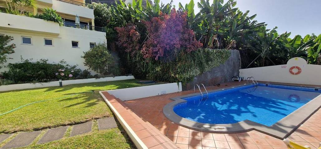 Ferienwohnung für 2 Personen, mit Balkon und Terrasse sowie Garten und Pool