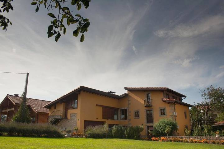 Casa rural para 6 personas, con jardín y vistas en Valle de Iguña