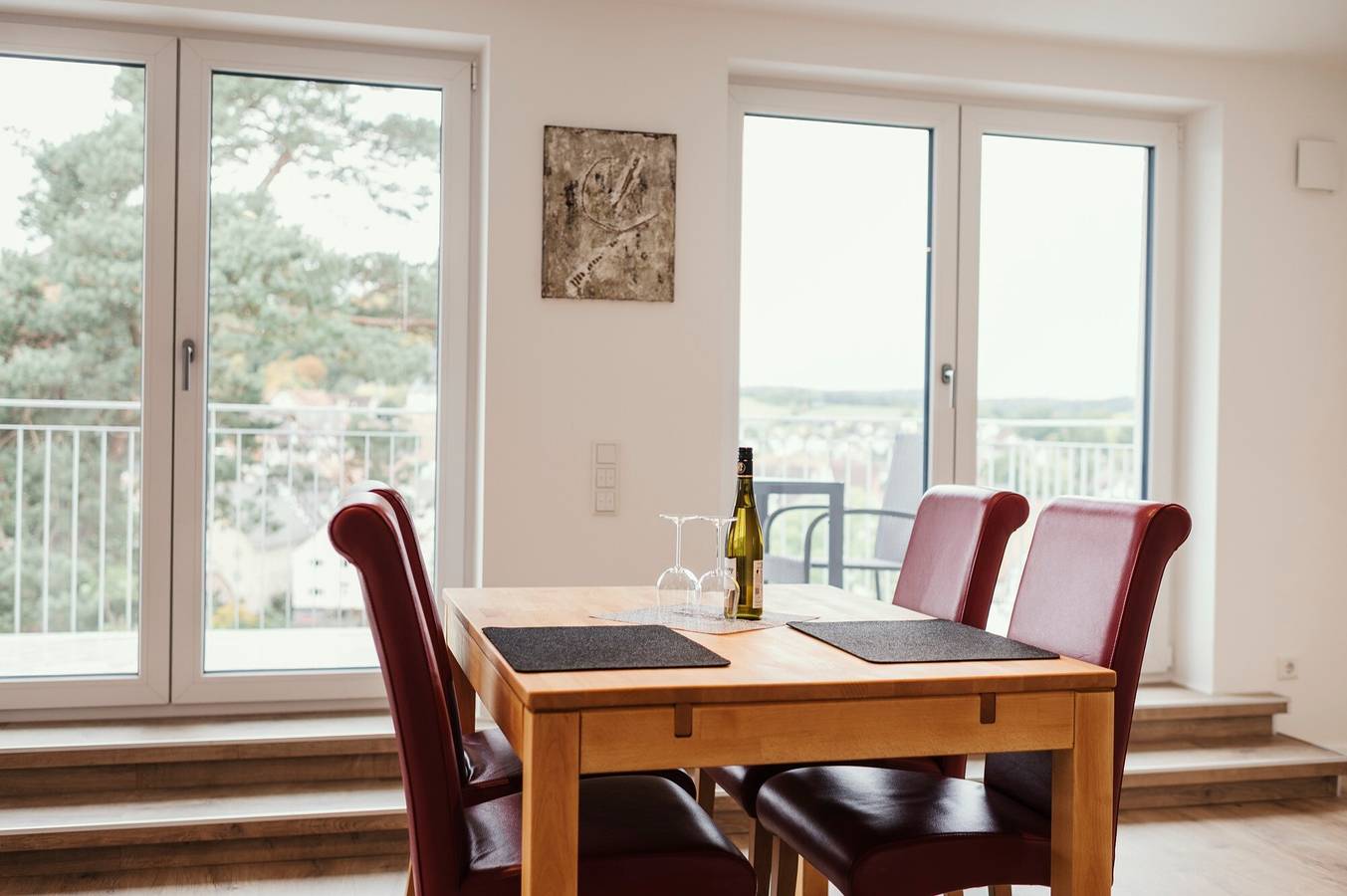 Ganze Wohnung, Ferienwohnung 'Habichthorst' mit großer Loggia und Gemeinschaftsgarten, herrlicher Ausblick in Naumburg (Hessen), Hessisches Bergland
