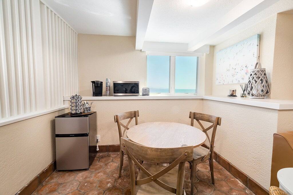 Ganze Wohnung, Pink Venetian (Lower Unit) in Capitola, Santa Cruz County