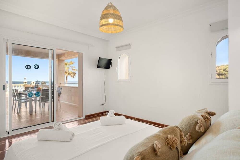 Apartamento entero, Beach Penthouse with amazing views and terrace in Punta Prima, Sant Lluís
