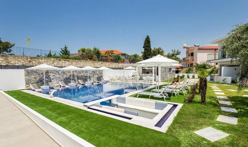 Bed and breakfast for 3 people, with hot tub and terrace as well as pool and garden - 1