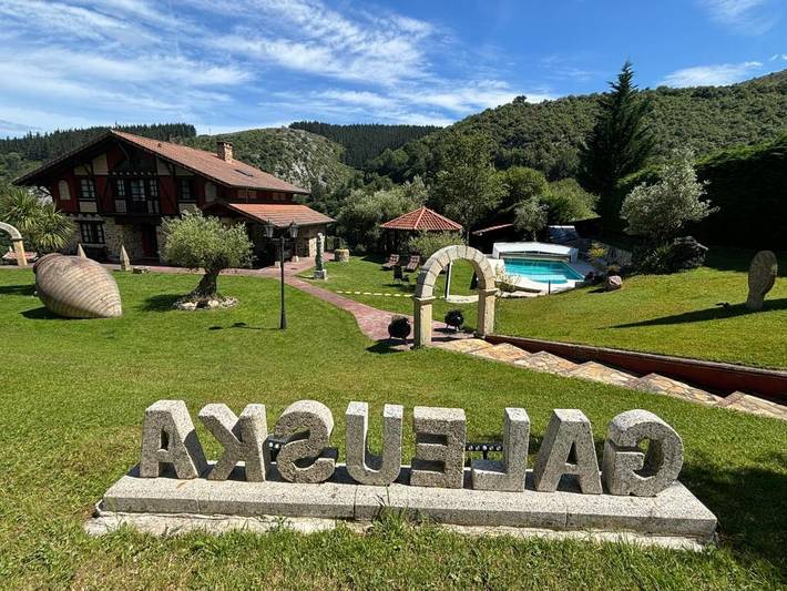 Chalet para 8 personas, con vistas además de jardín y piscina, Familias con niños en Vizcaya - 3