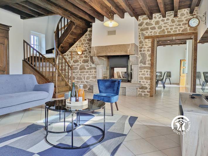 Gîte pour 14 personnes, avec Terrasse et Jardin dans Oisseau