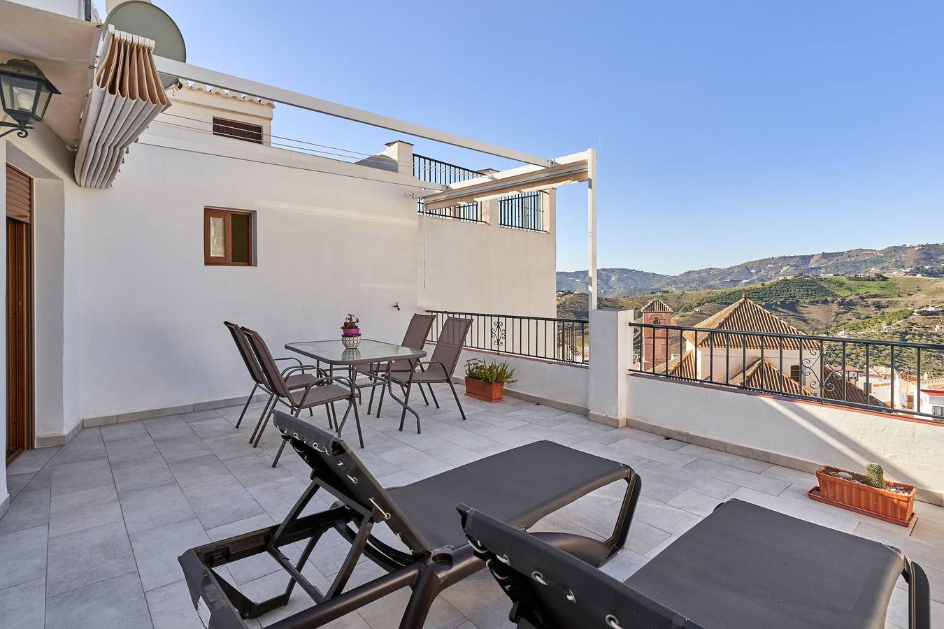 Ganze Wohnung, Ferienwohnung 'Casa Con Vistas 2' mit Bergblick, Wlan und Klimaanlage in Frigiliana Road, Frigiliana