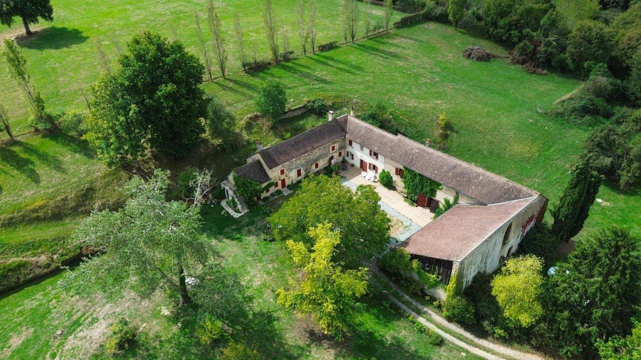 Double Room with Pool View in Le Veurdre, Allier