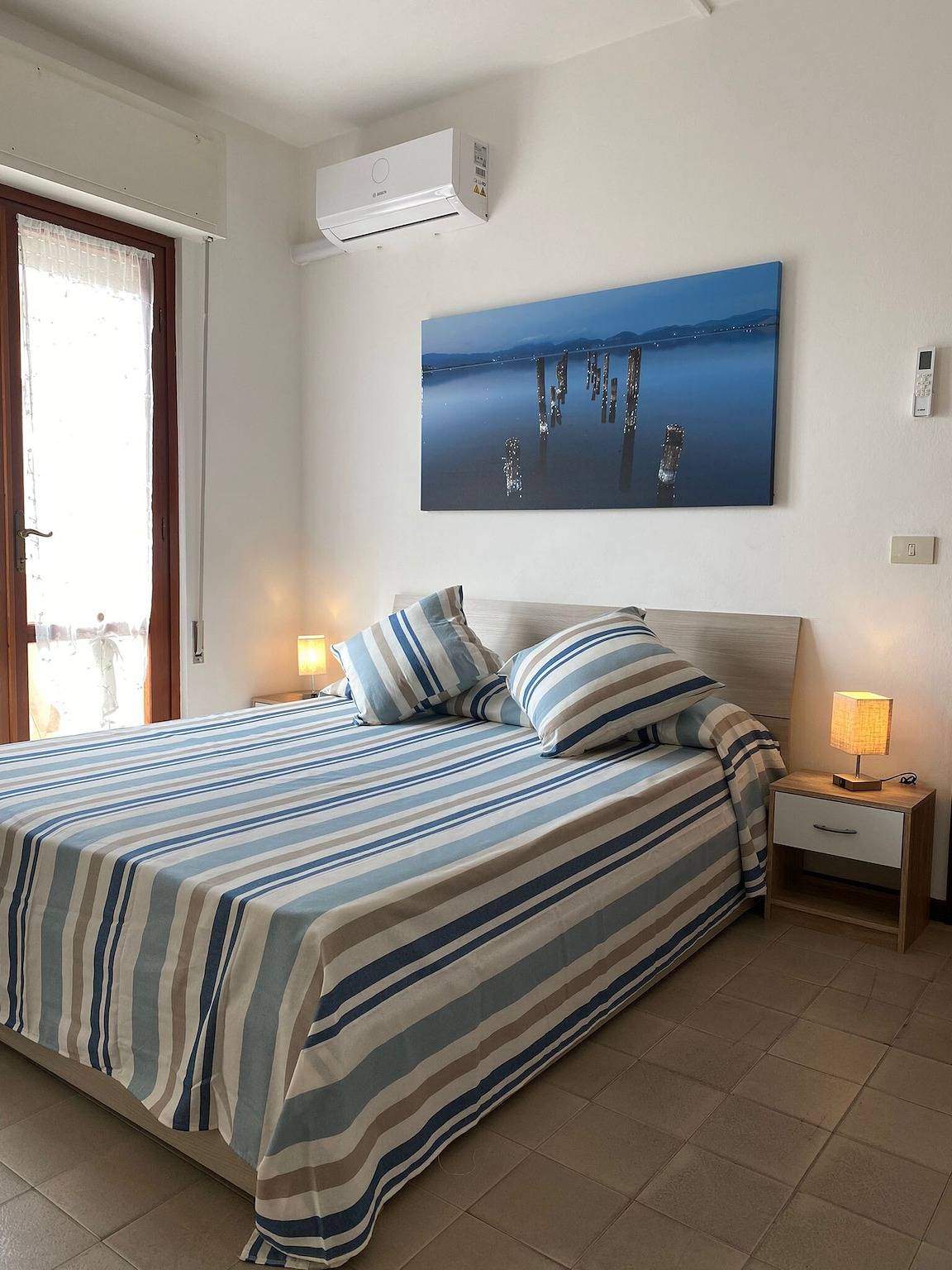 Ganze Wohnung, Ferienwohnung 'Fronte Mare' mit Balkon, Wi-Fi und Klimaanlage in Lido di Camaiore, Italienische Riviera