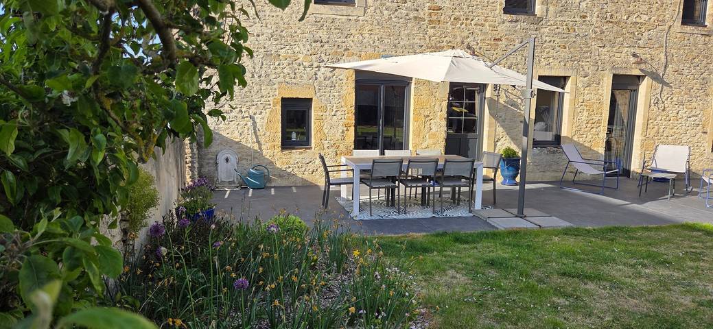 Maison de vacances 'Longues Amarres' avec terrasse, jardin et Wi-Fi in Longues-sur-Mer, Région de Bayeux