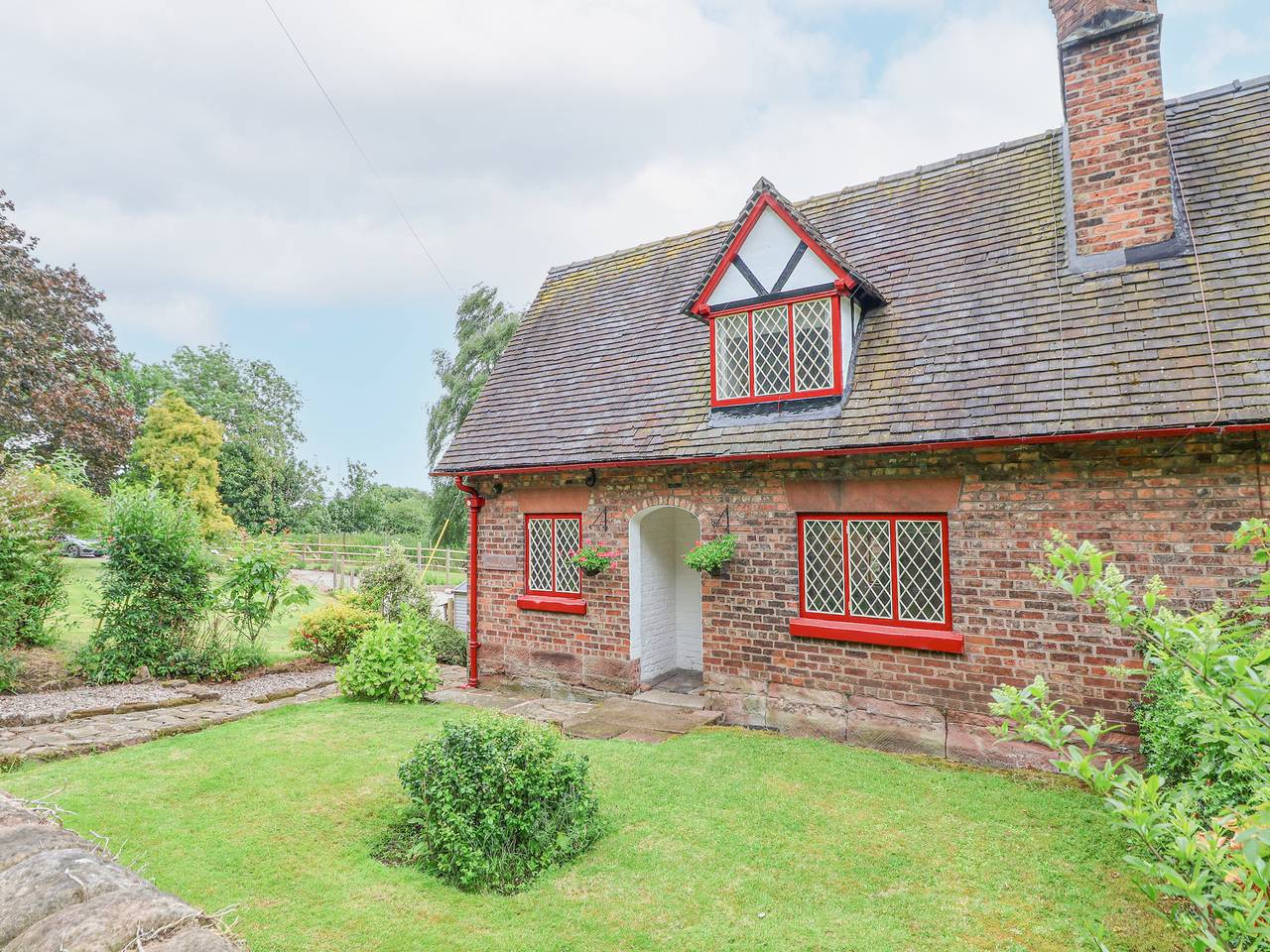 1 Fountain Cottages in Peckforton, Cheshire East