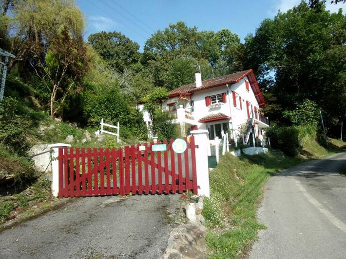 Location de vacances pour 8 personnes, avec vue et jardin à Garindein