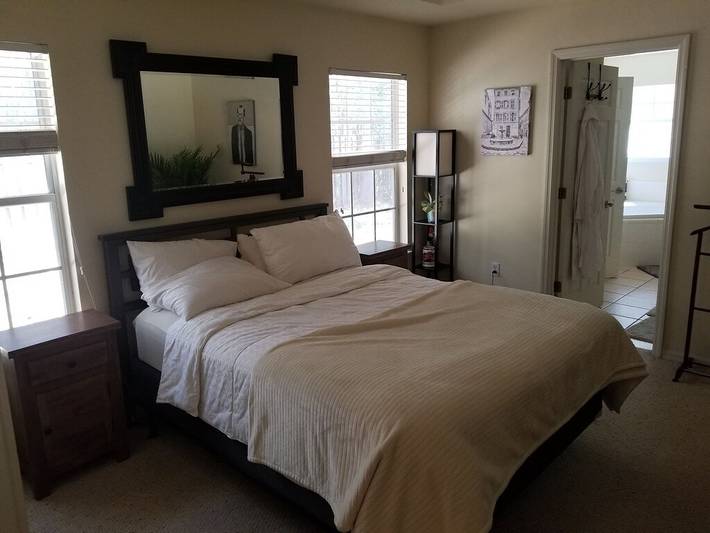 Vacation rental for 10 people, with yard and hot tub in Gainesville