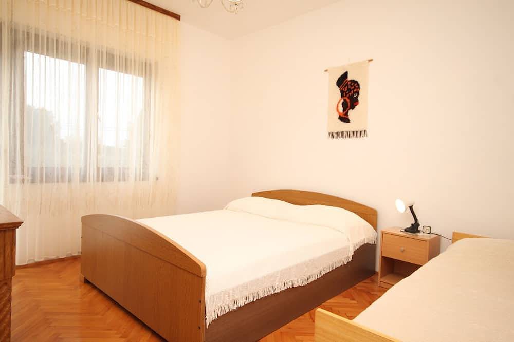 Entire apartment, Three bedroom apartment with terrace and sea view Ugljan (A-8493-a) in Ugljan, Ugljan Island