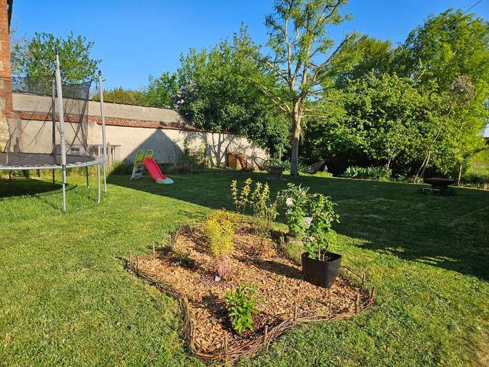 Location de vacances pour 10 personnes, avec jardin, adapté aux familles à Vertus - 2