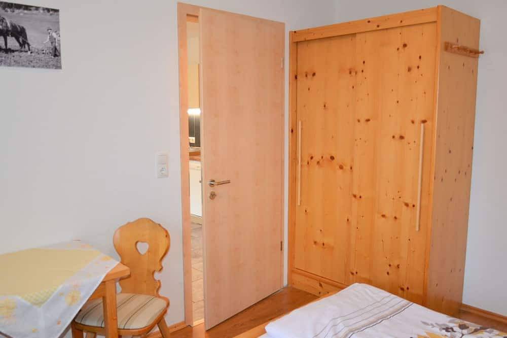 Lovely apartment in villa for 3 guests with Wifi, Tv, balcony, pets allowed and panoramic view in Sankt Anton am Arlberg, Arlberg