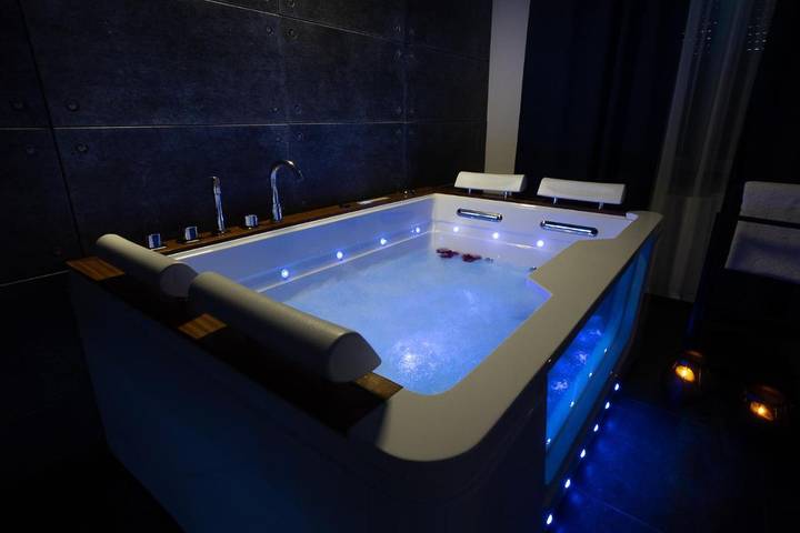 Apartament wakacyjny dla 4 osób, z Jacuzzi w Toruń