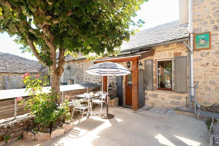 Location de vacances pour 2 personnes, avec terrasse à Saint-Pierre-des-Tripiers