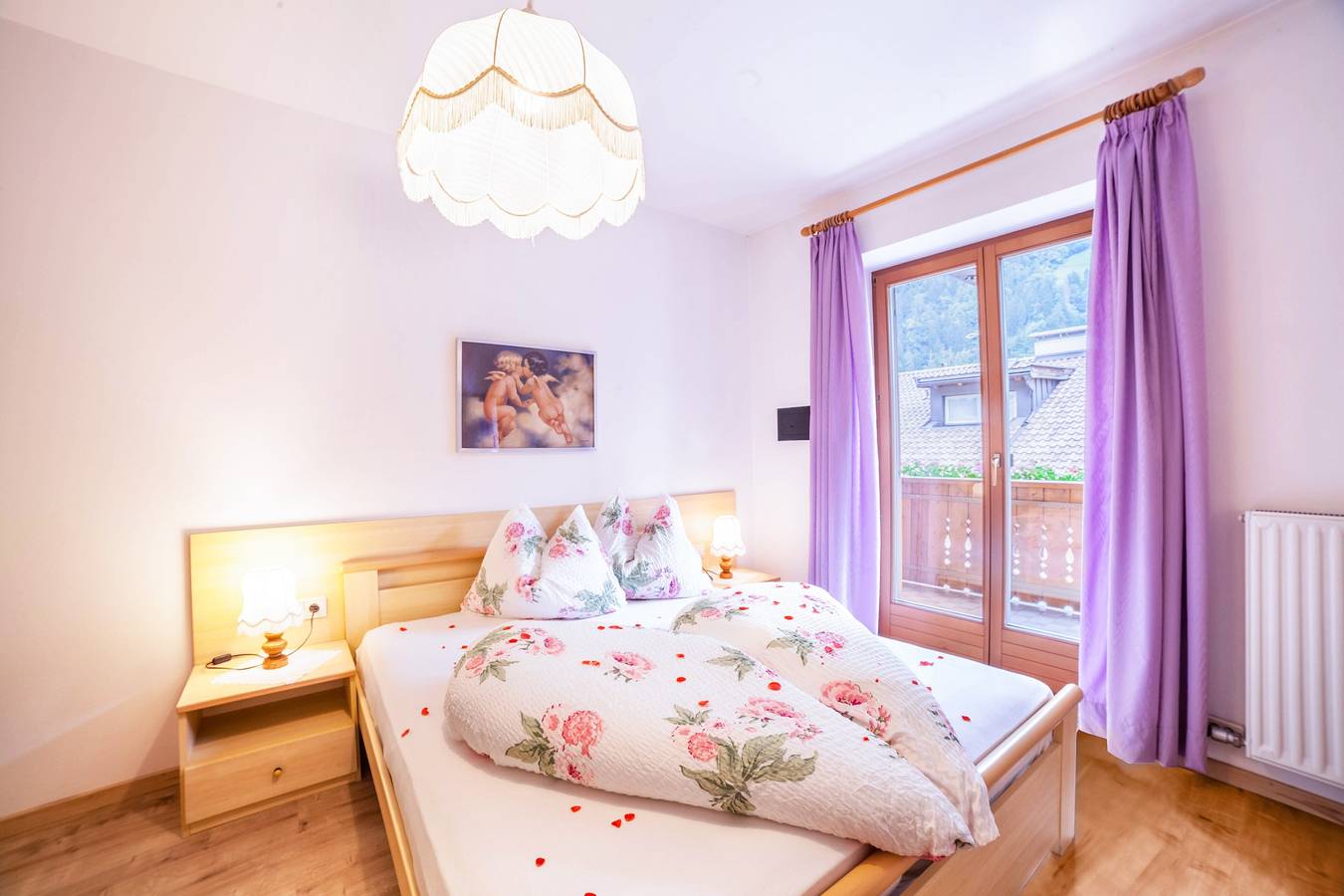 Entire apartment, Apartment ‘Sonnenparadies 2’ with Mountain View, Wi-Fi & Garden in Quellenhof, St. Martin in Passeier