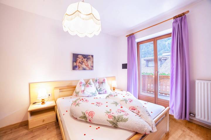 Entire apartment, Apartment ‘Sonnenparadies 2’ with Mountain View, Wi-Fi & Garden in Quellenhof, St. Martin in Passeier