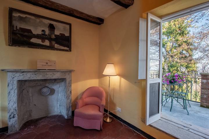 Entire apartment, Apartment 'Casa Dolcetto' with Private Terrace, Shared Garden and Wi-Fi in Tagliolo Monferrato, Alessandria Province