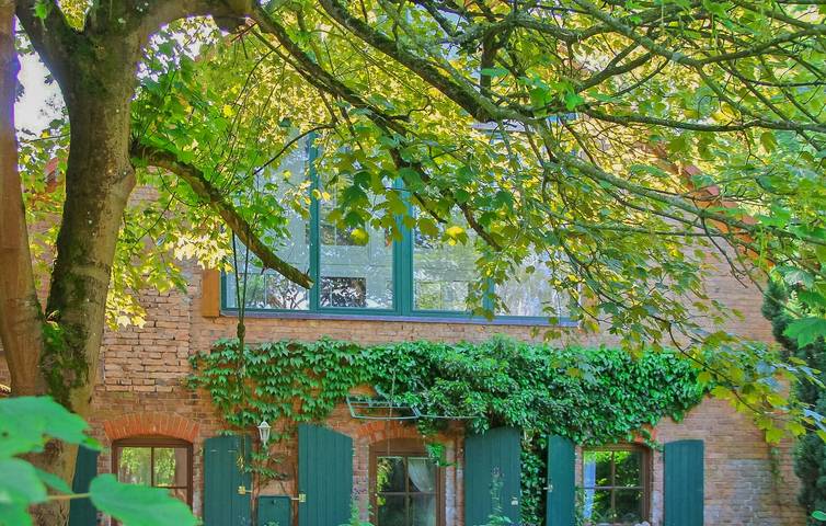 Ganze Ferienwohnung, Gemütlicher Rückzugsort am See mit Gartenterrasse und Parkplatz in Linow, Rheinsberg