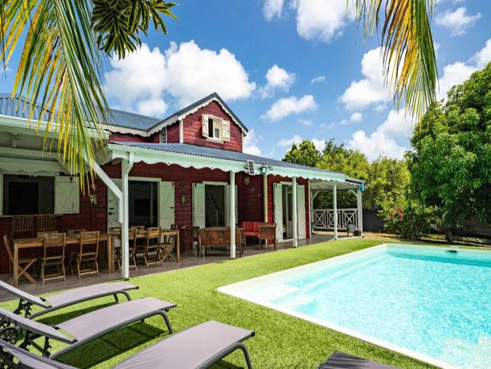 Appartement de vacances pour 9 personnes, avec jardin et piscine, adapté aux familles