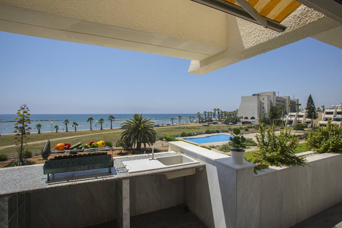 Ganze Wohnung, Lordos Sunshore Beachfront Suite in Larnaca Bezirk