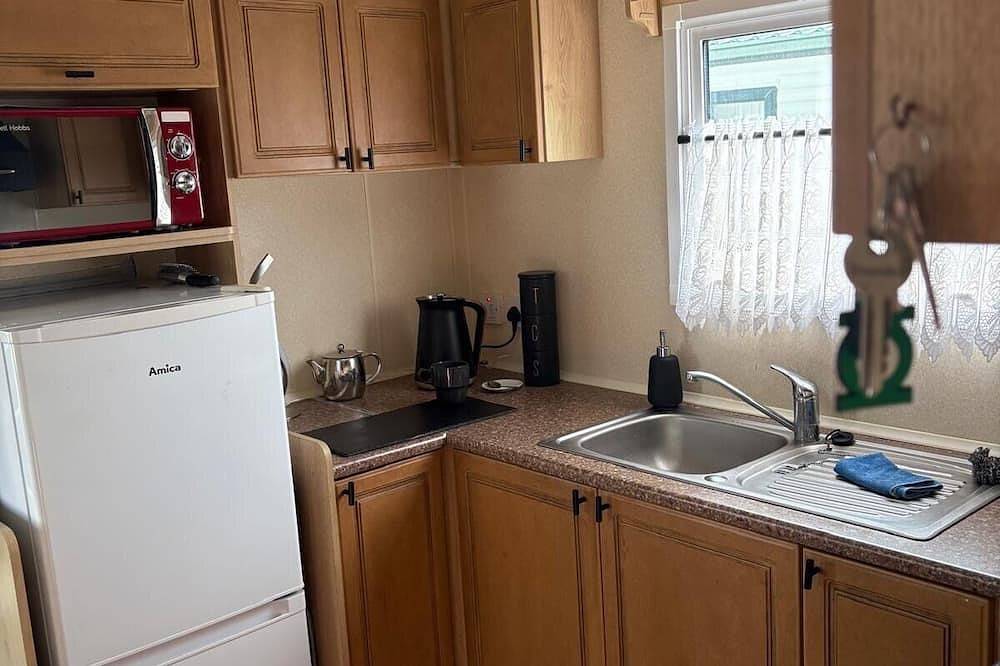 3 Bed Caravan - Sleeps 8 - Dogs - Parking - Wifi in Ingoldmells, Lincolnshire