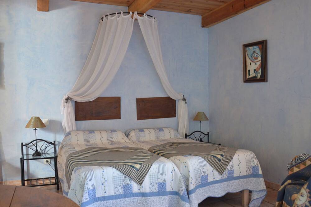 Chambres d'hôte de charme proche de la mer et de la montagne. chambre 1 in Prunete, Cervione