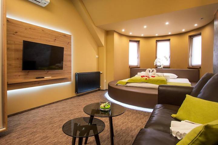 Bed and Breakfast für 2 Personen, mit Whirlpool und Terrasse sowie Pool und Garten - 1