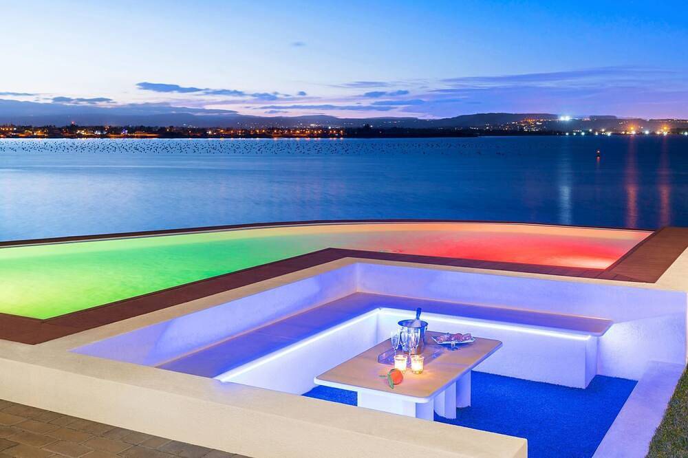 Design luxury seafront villa with fantastic infinity pool in Isola (Italien), Syrakus