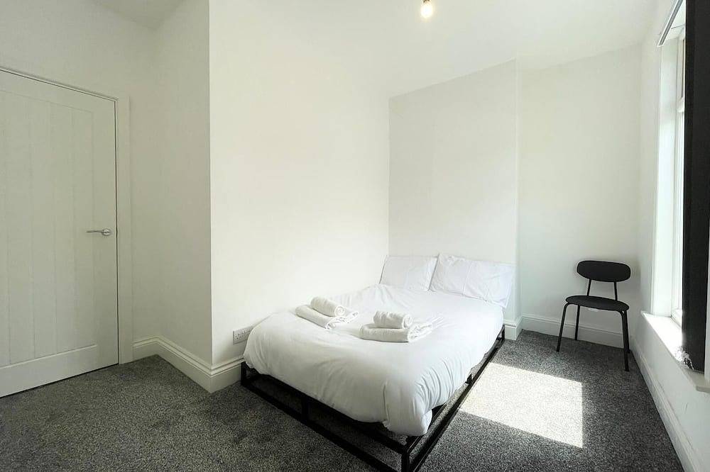 Comfy Beds – Group House in Merseyside