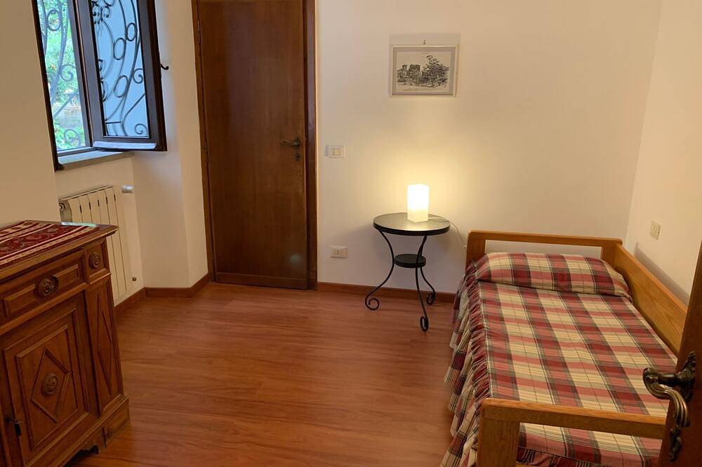 Entire apartment, Villa Garden am See in Bracciano, Lake Bracciano