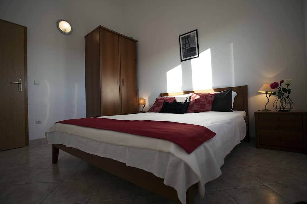 Ganze Wohnung, Apartment Ellie Large 4-bed duplex, 3 min to beach & amenities. Free Parking in Okrug Gornji, Ciovo