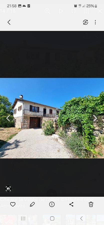 Location de vacances pour 6 personnes, avec Balcon et Terrasse ainsi que Jardin et Vue à Saint-Haon