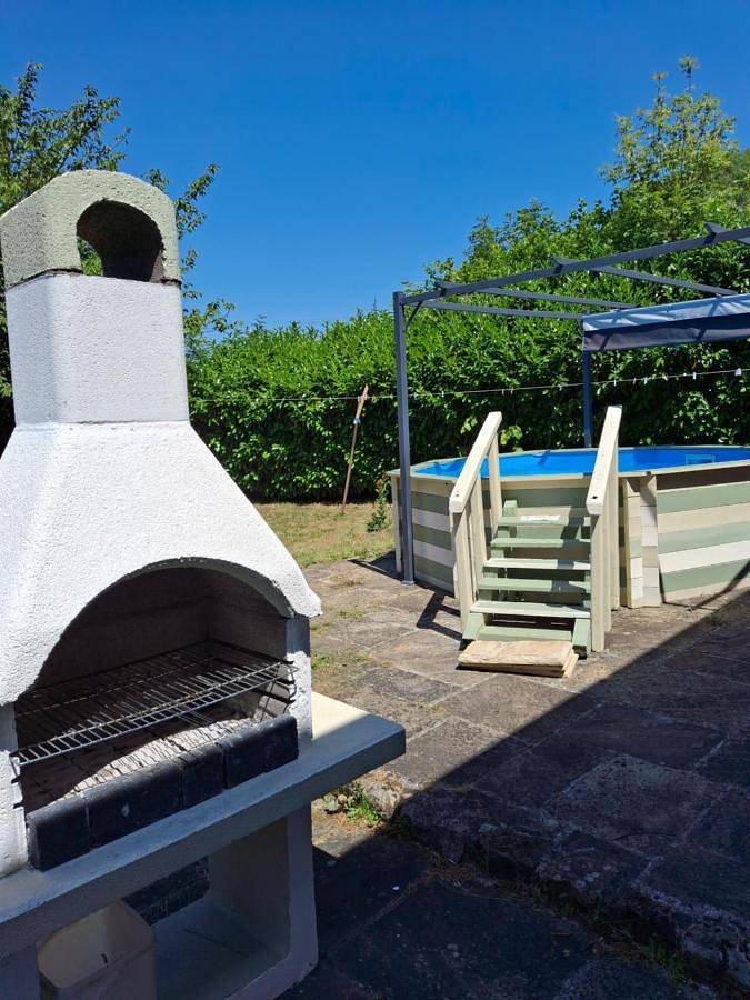 Location de vacances pour 7 personnes, avec jardin ainsi que piscine et vue, animaux acceptés à Roussines - 3