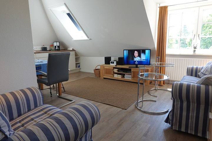 Ganze Wohnung, Lichtdurchflutete Wohnung in der 1. Etage eines charmanten Zwei-Familienhauses! in Wyk auf Föhr (Stadt), Wyk auf Föhr