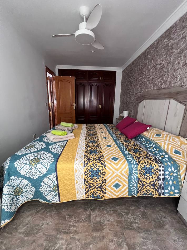 Appartement de vacances entier, Apartment Sleeps 7 with Balcony in Caleta de Vélez, Vélez-Málaga